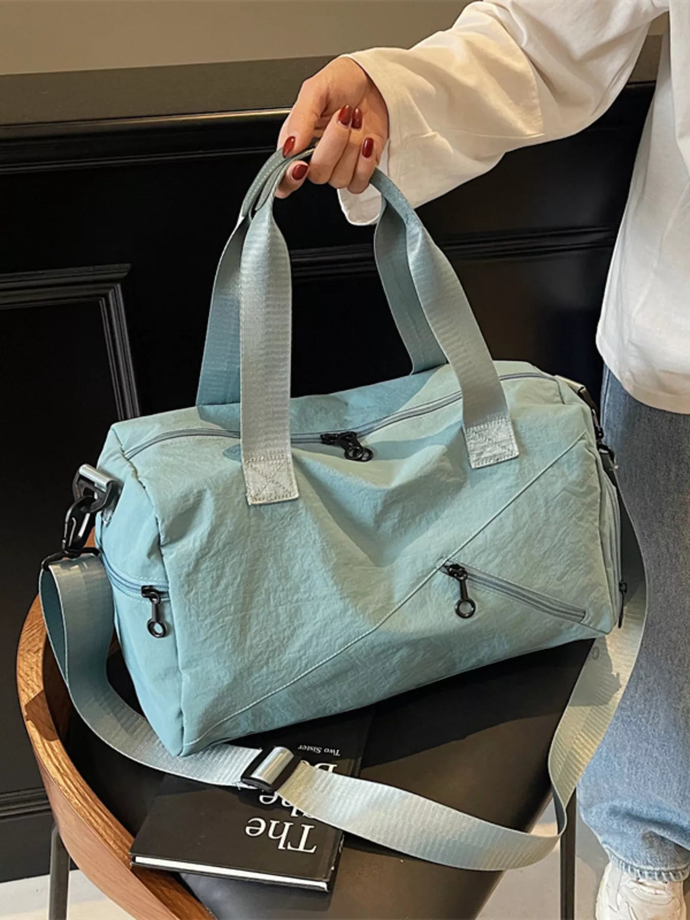 Lightweight Travel Duffel Bag Secondary image
