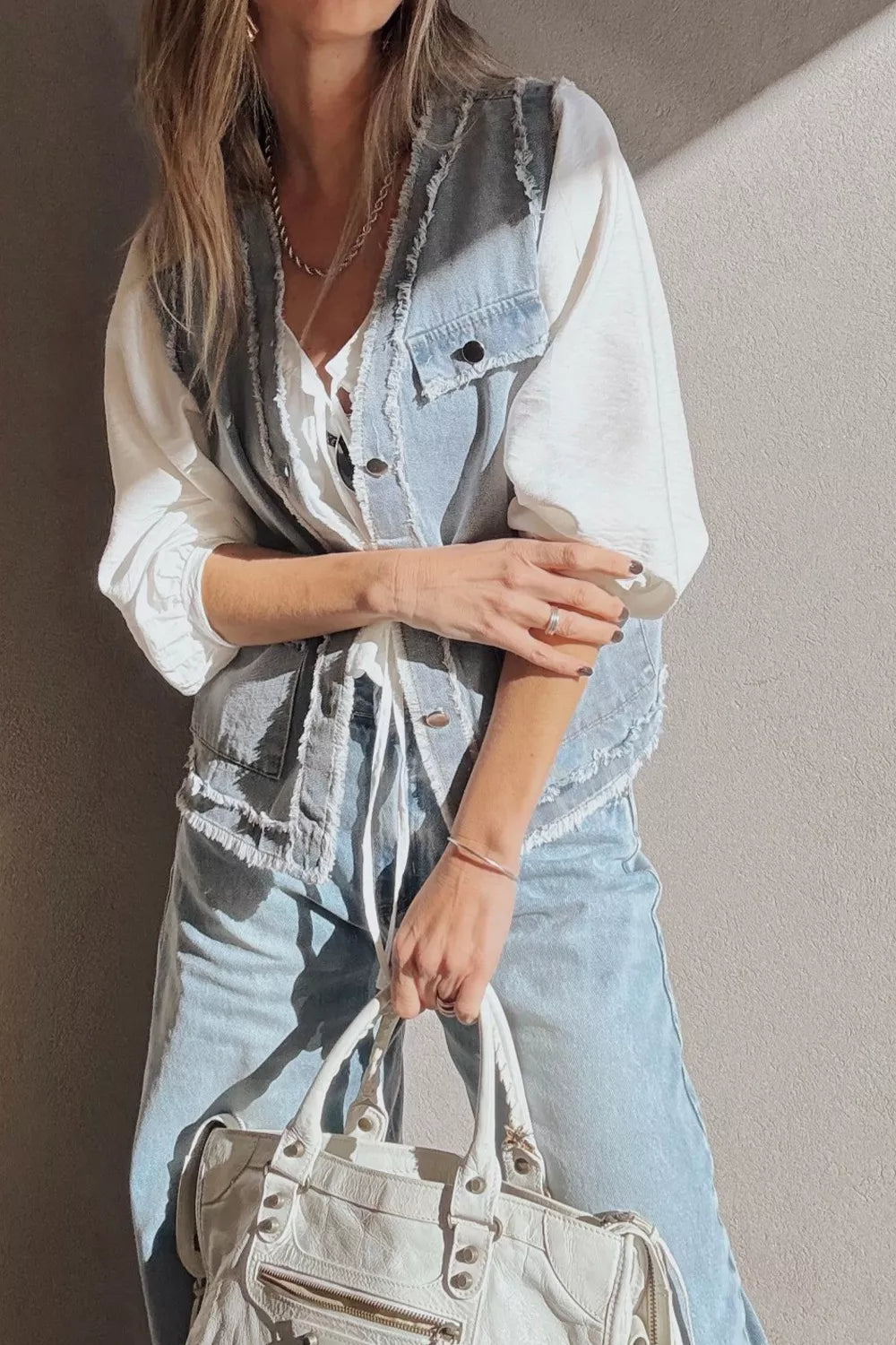 Frayed Edge Flap Pockets Denim Vest Jacket Secondary image