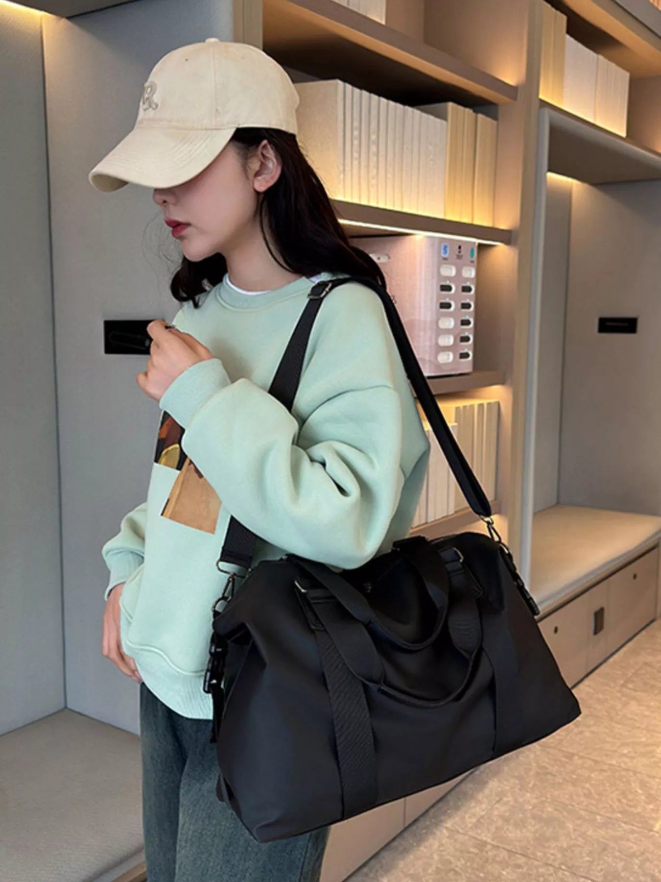 Adjustable Strap Duffel Travel Bag Secondary image
