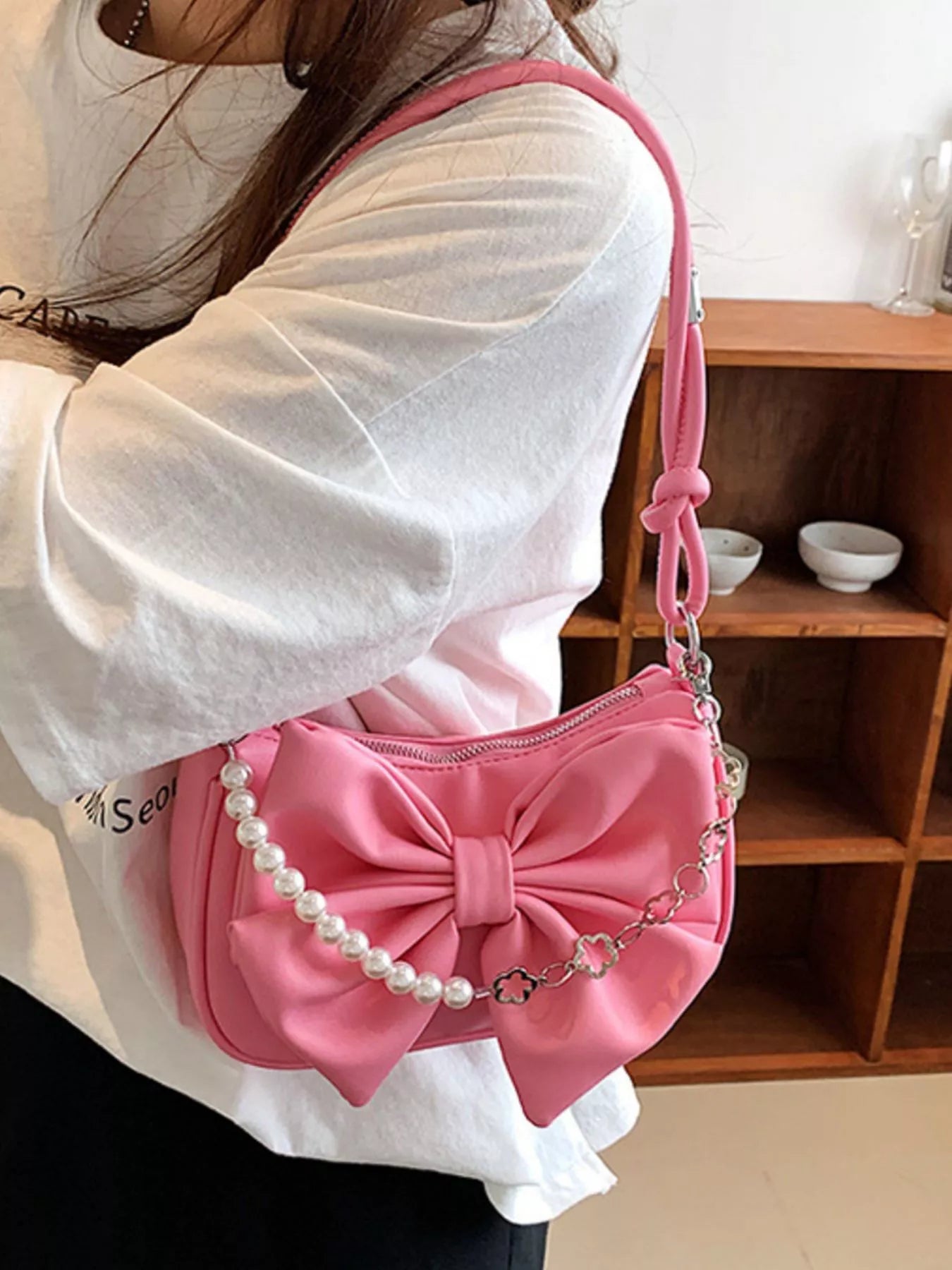 Bowknot Pearl Chain Shoulder Bag Secondary image