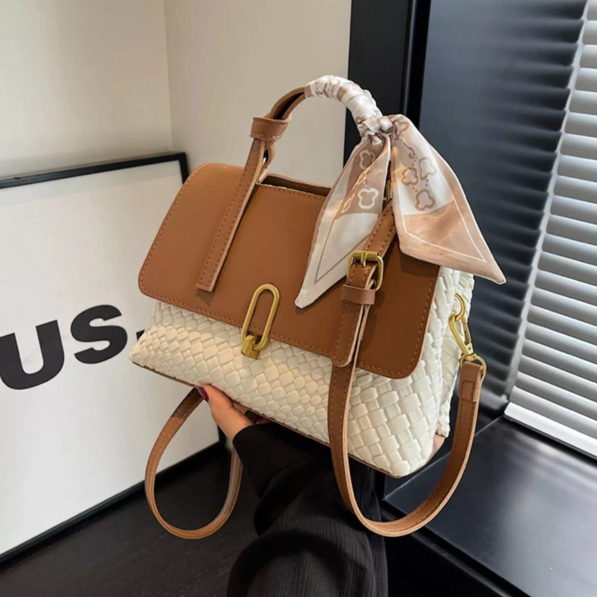 Textured Flap Crossbody Bag Secondary image