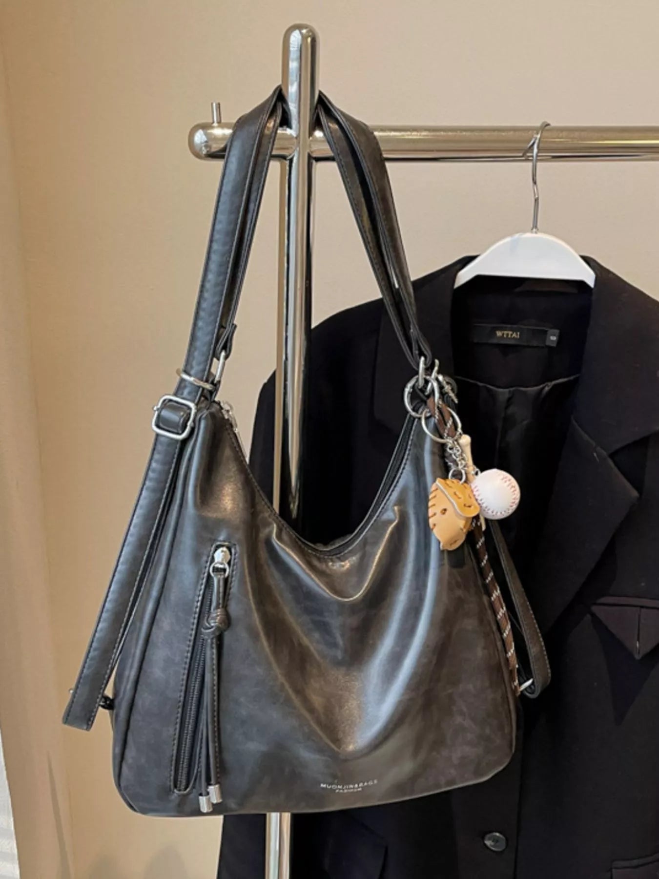 Vintage Style Leather Shoulder Bag Secondary image