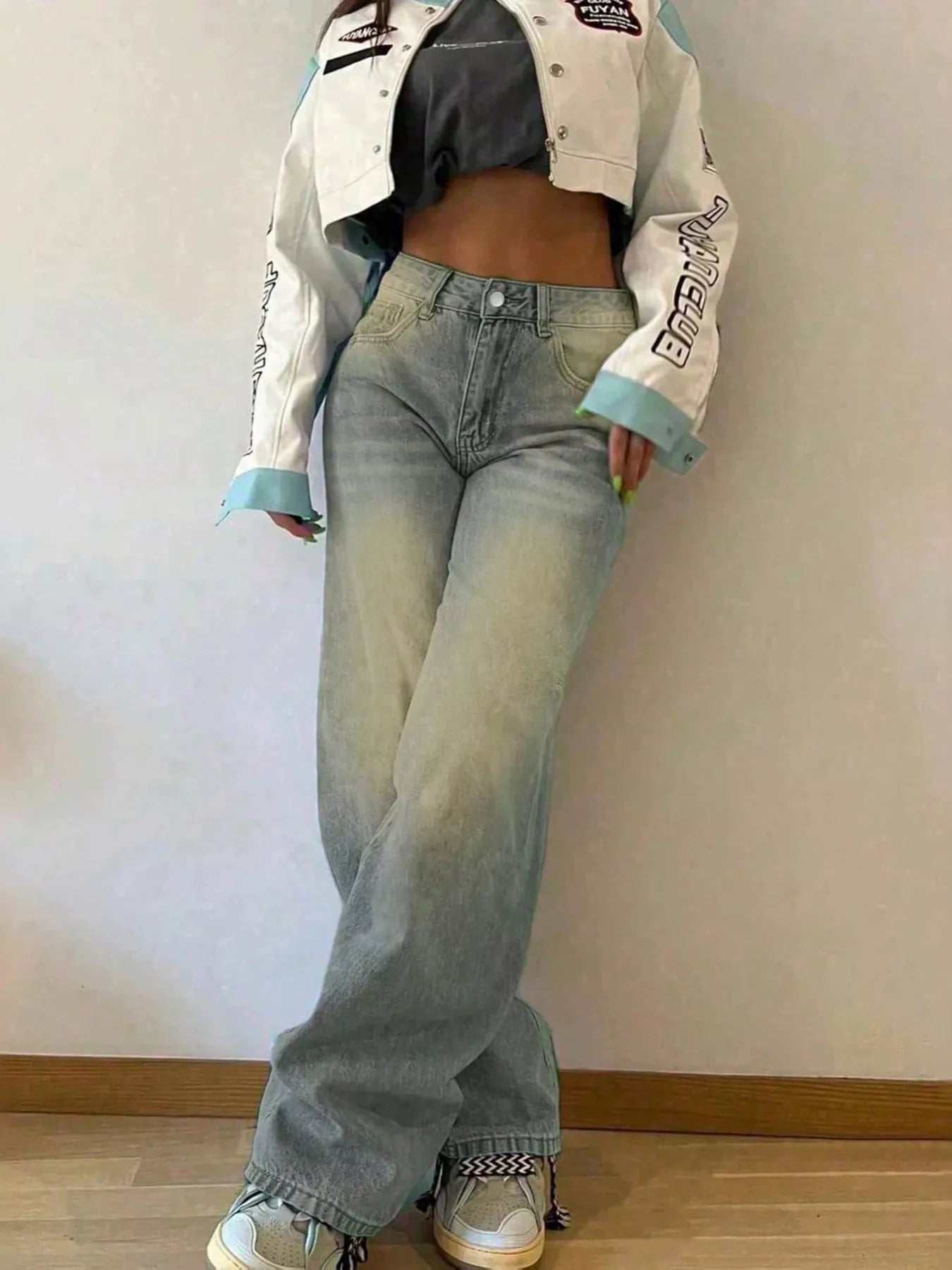 Vintage Wash Wide-Leg Jeans Secondary image
