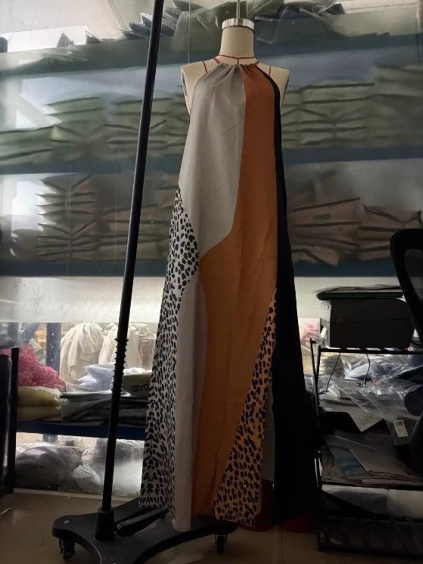 Color-Block Leopard Print Sleeveless Maxi Dress Secondary image