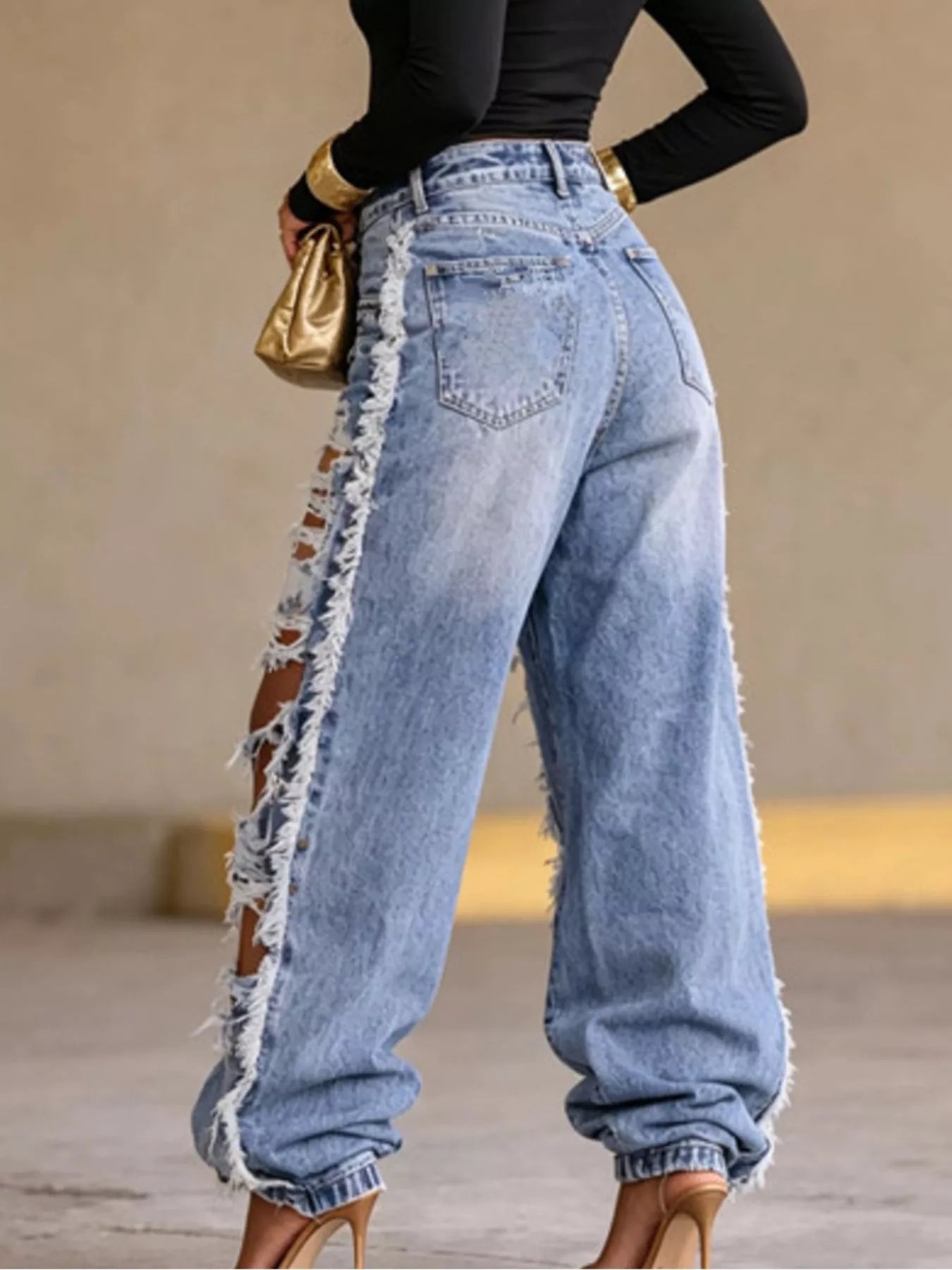 Distressed Loose Fit Jeans Secondary image