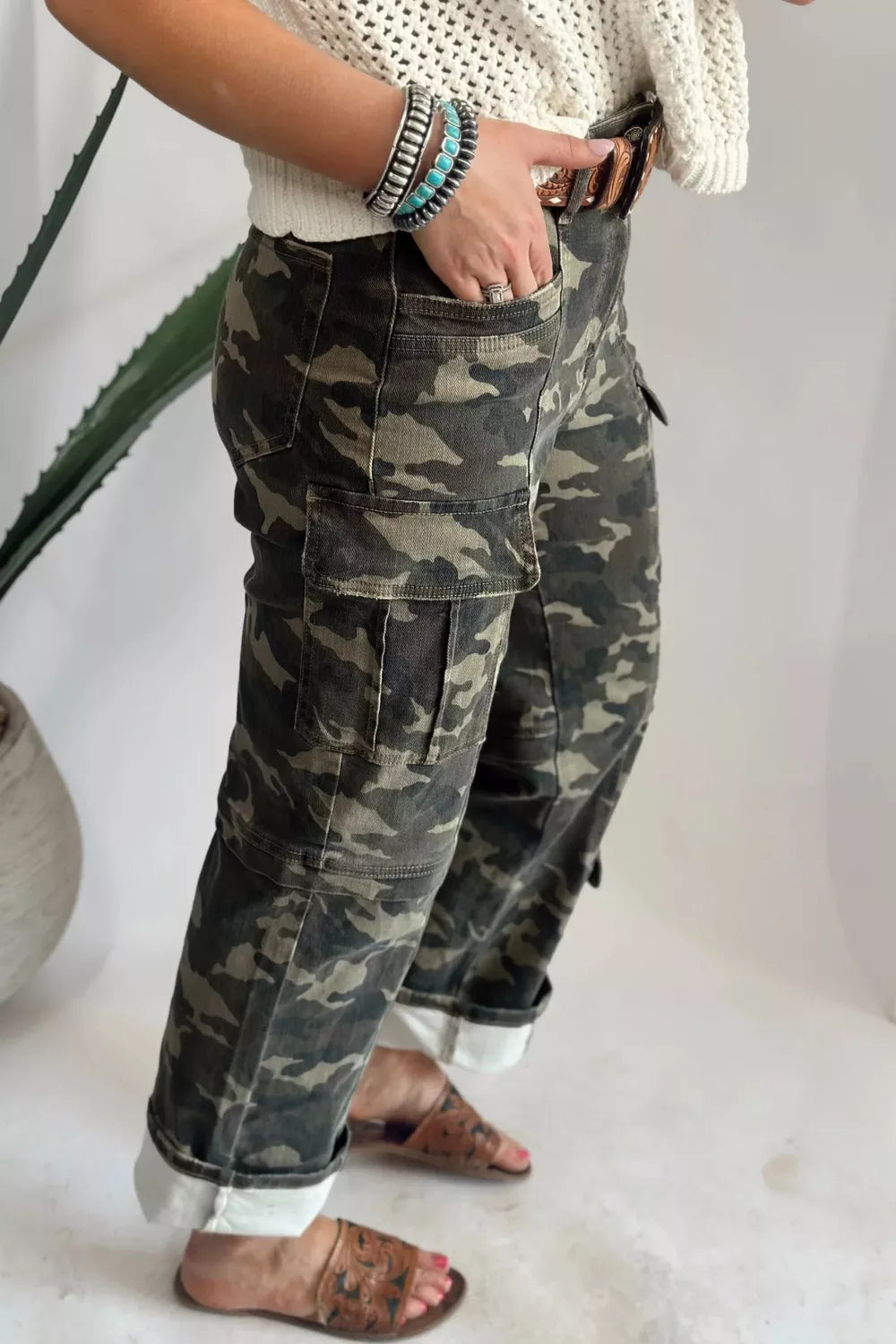 Camouflage Print Multi Pocketed Womens Denim Pants Secondary image