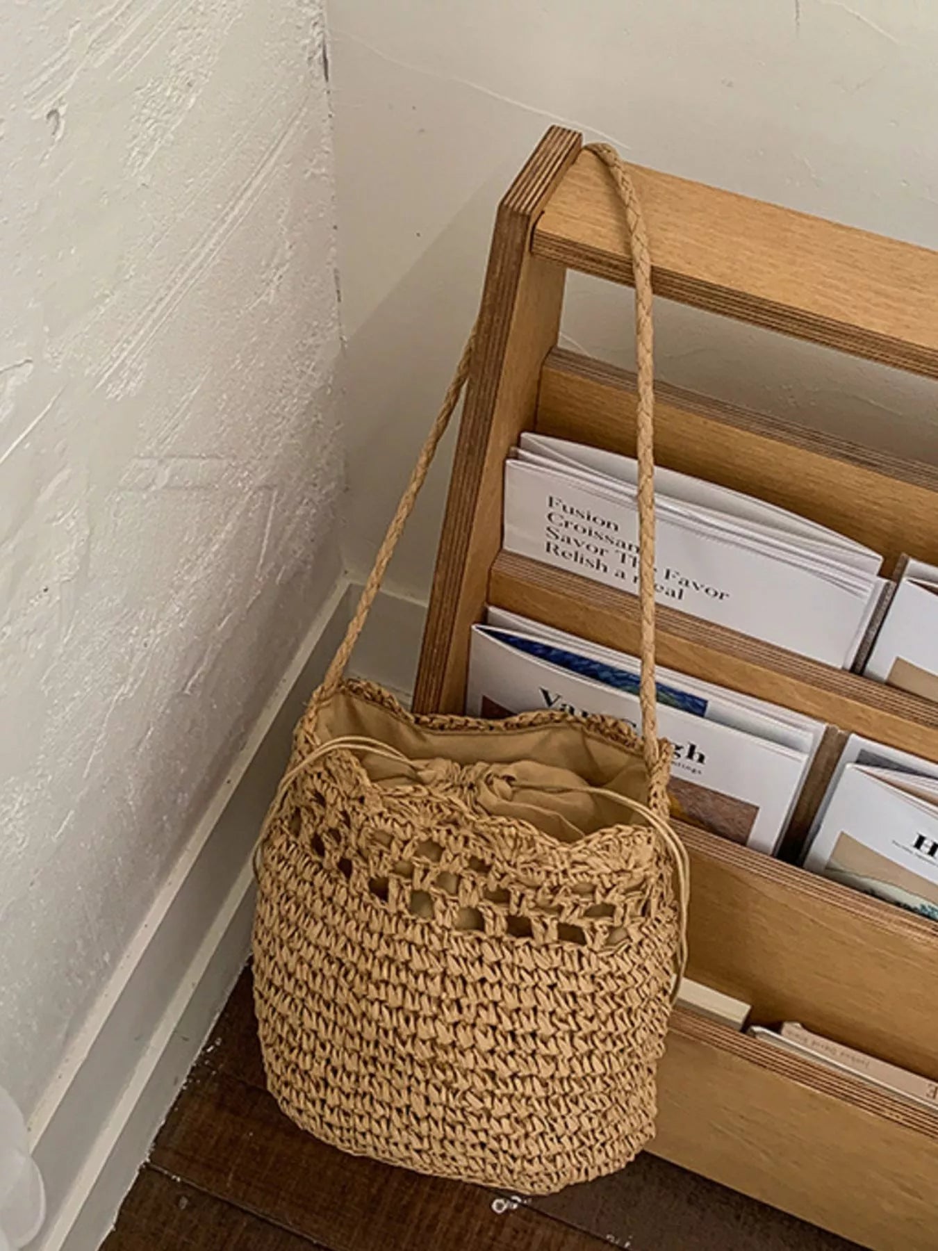 Woven Straw Bucket Shoulder Bag Secondary image