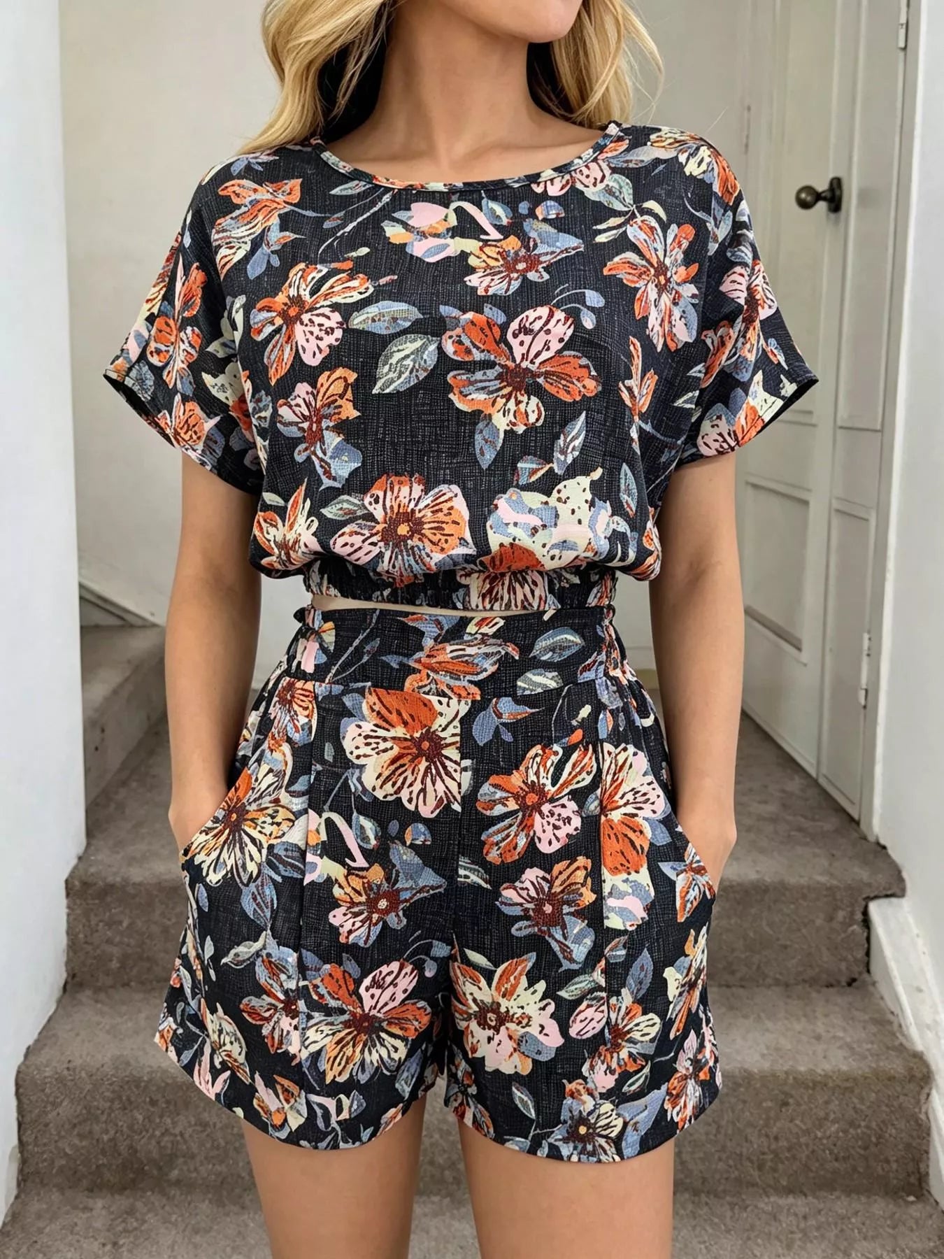 Floral Print Crop Top and Shorts Set Secondary image