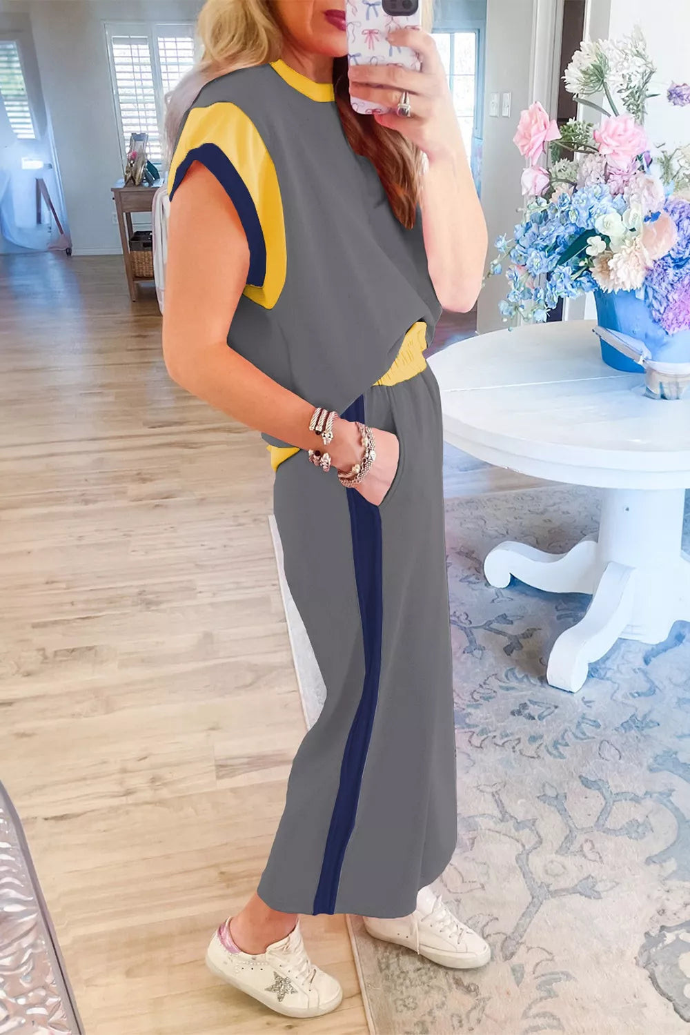Contrast Trim Top and Pants Set Secondary image