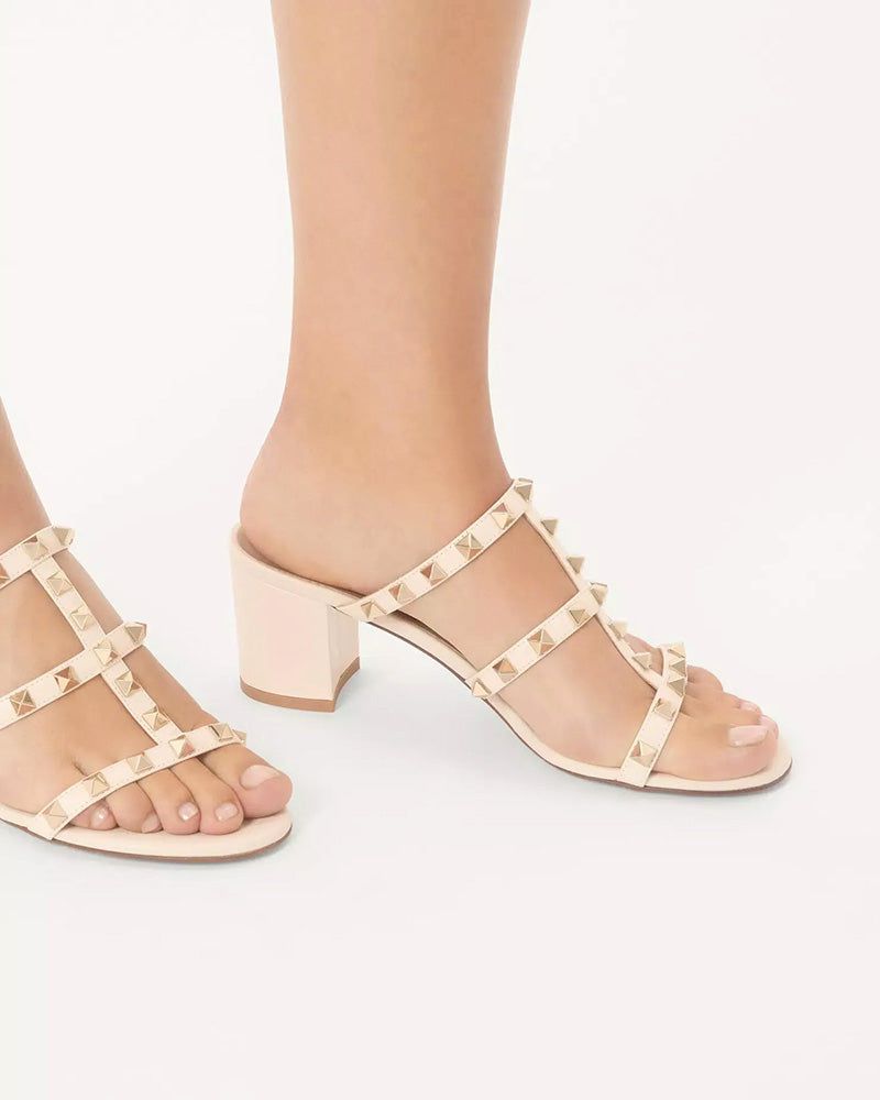 Woman Rockstud Leather Sandal
