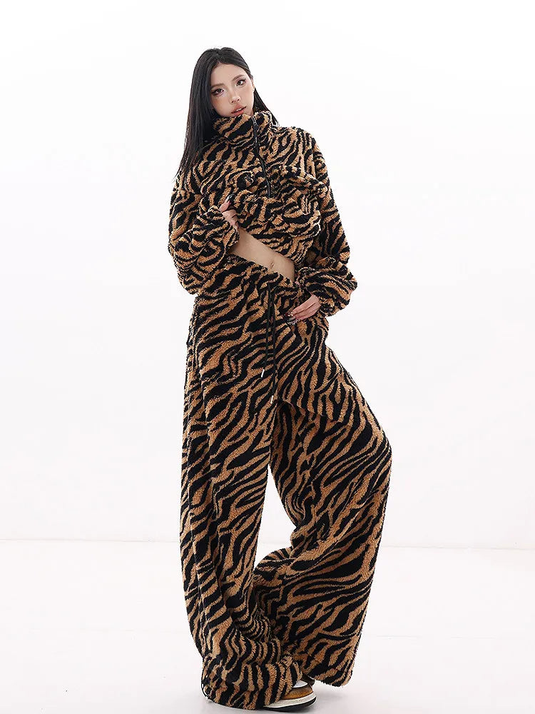 Women's Winter Velvet Sweatshirt and Trousers Tracksuit Set